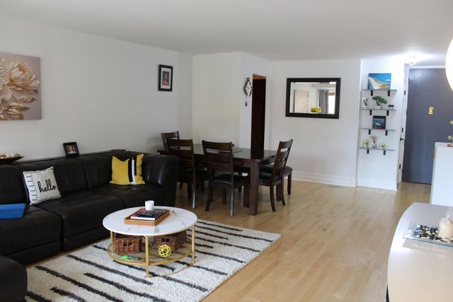 2400 W Talcott Road 223, Park Ridge, IL 60068