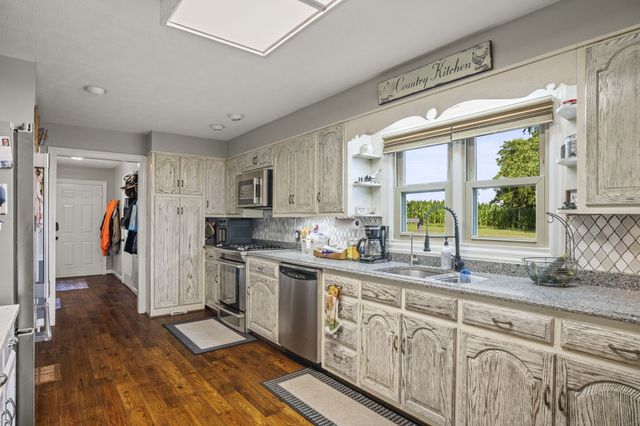 730 N Russell St, Portland, TN 37148