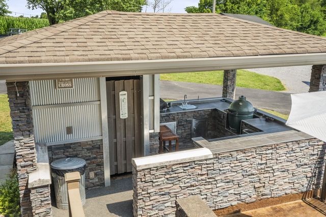 730 N Russell St, Portland, TN 37148