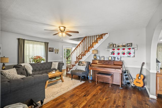 730 N Russell St, Portland, TN 37148