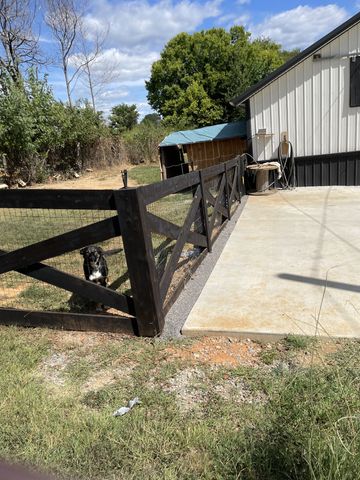 730 N Russell St, Portland, TN 37148