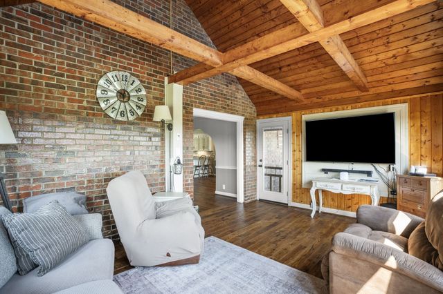 730 N Russell St, Portland, TN 37148