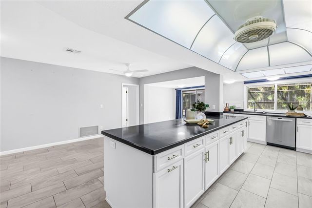6035 LEELAND STREET S, St Petersburg, FL 33715