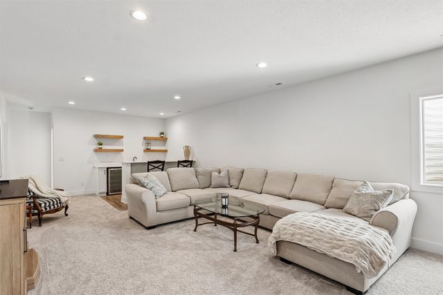 4650 180th Street, Urbandale, IA 50263