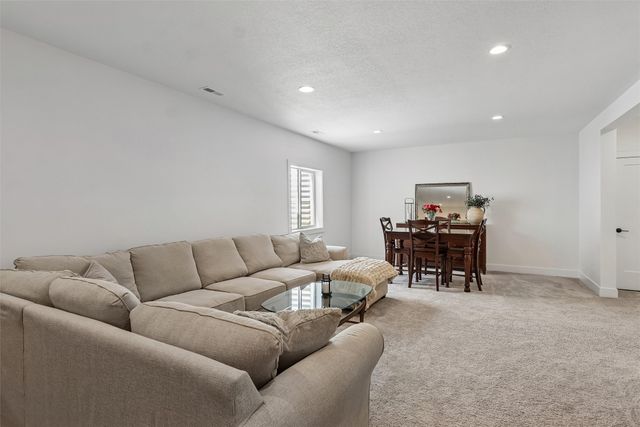4650 180th Street, Urbandale, IA 50263