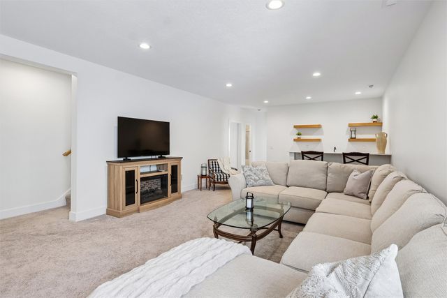 4650 180th Street, Urbandale, IA 50263