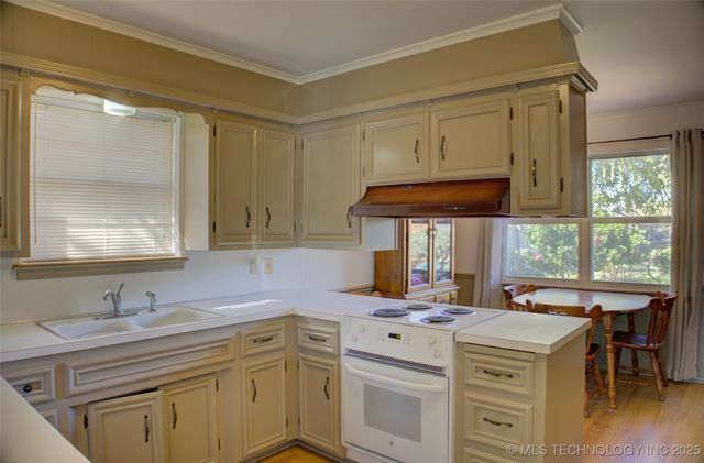 7261 E 57th Street, Tulsa, OK 74145