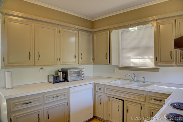 7261 E 57th Street, Tulsa, OK 74145