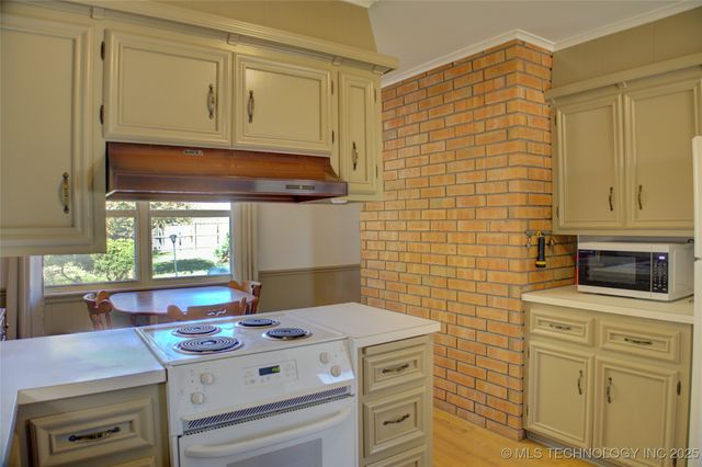 7261 E 57th Street, Tulsa, OK 74145