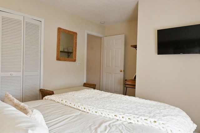 12828 Meadowbreeze Drive, Wellington, FL 33414