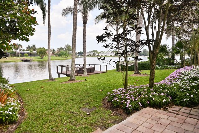 12828 Meadowbreeze Drive, Wellington, FL 33414