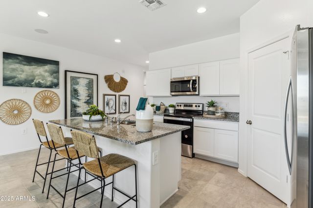 157 S ALMONER Lane, Casa Grande, AZ 85122