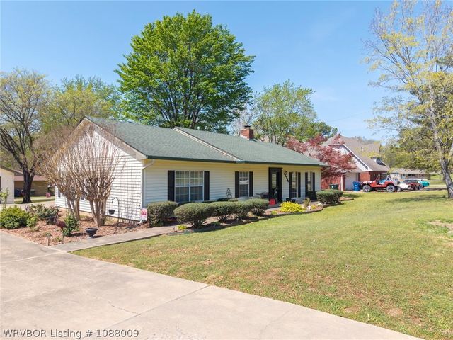 1704 Weeks Lane, Fort Smith, AR 72903