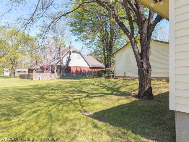 1704 Weeks Lane, Fort Smith, AR 72903