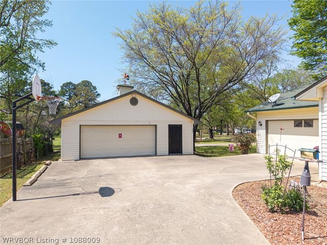 1704 Weeks Lane, Fort Smith, AR 72903