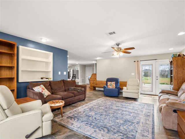 1080 Pecan Avenue, Deridder, LA 70634