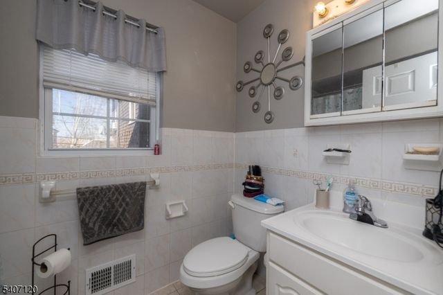 310 1St Ave, Elizabeth City, NJ 07206