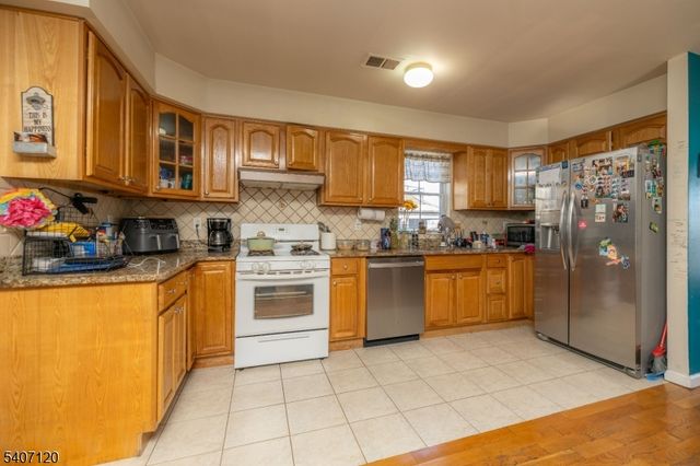 310 1St Ave, Elizabeth City, NJ 07206