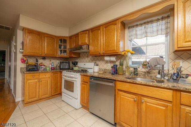 310 1St Ave, Elizabeth City, NJ 07206