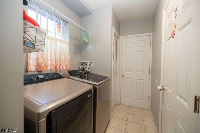 310 1St Ave, Elizabeth City, NJ 07206