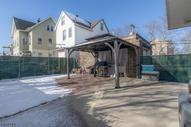 310 1St Ave, Elizabeth City, NJ 07206