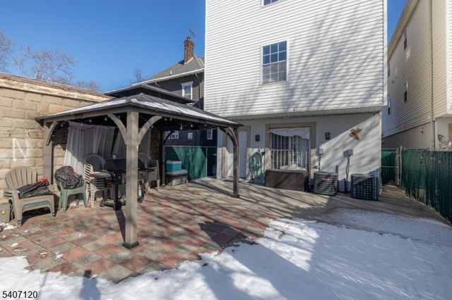 310 1St Ave, Elizabeth City, NJ 07206