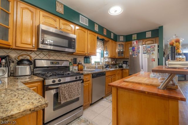 310 1St Ave, Elizabeth City, NJ 07206