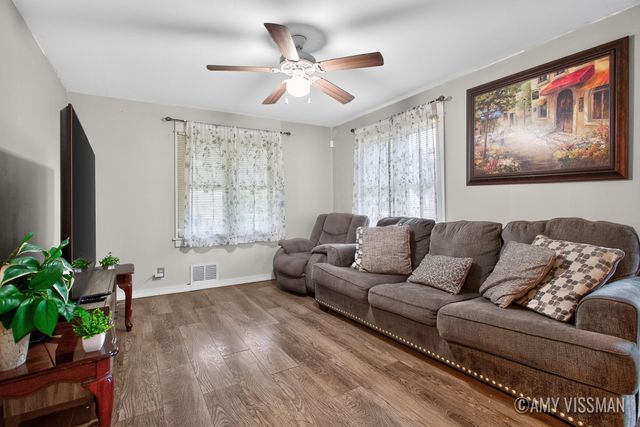 196 E 34th Street, Holland City, MI 49423