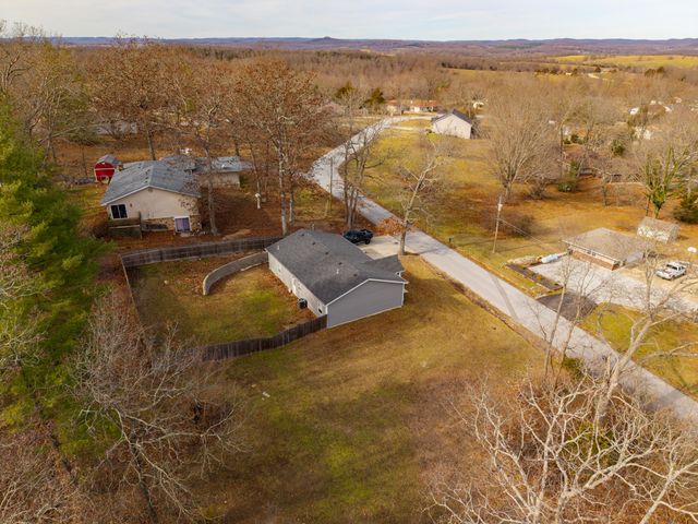 1907 Lakeview Drive, Ava, MO 65608