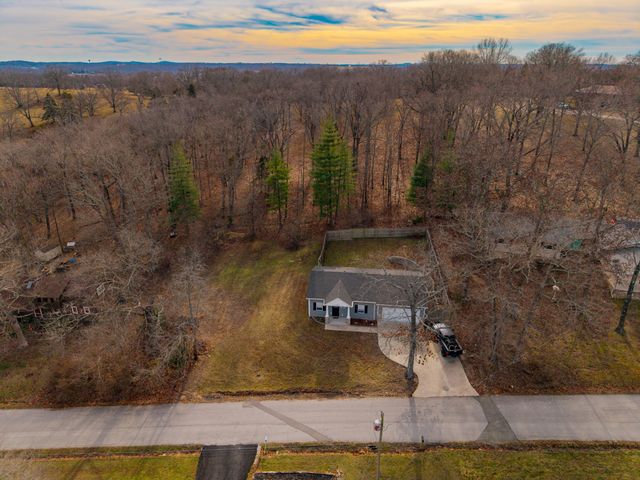 1907 Lakeview Drive, Ava, MO 65608