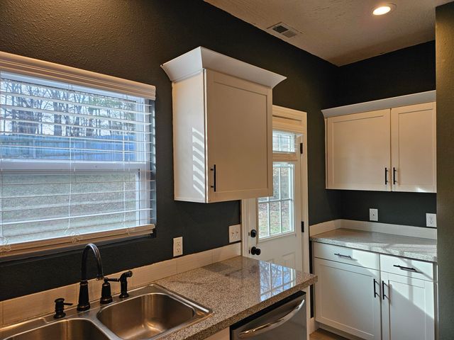 1907 Lakeview Drive, Ava, MO 65608