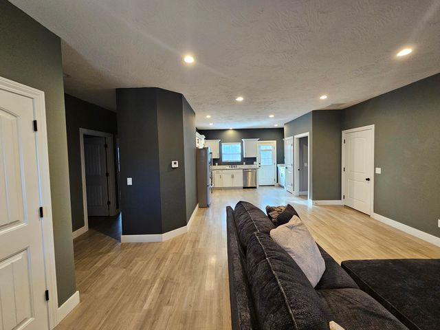 1907 Lakeview Drive, Ava, MO 65608