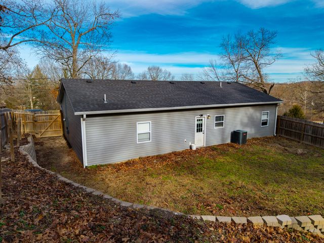 1907 Lakeview Drive, Ava, MO 65608