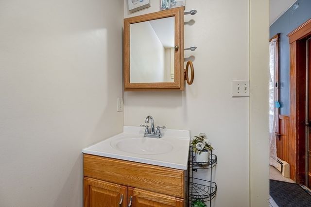 30 Draper Rd, Gardner, MA 01440