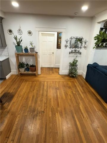 28 cambridg Street, Providence, RI 02809