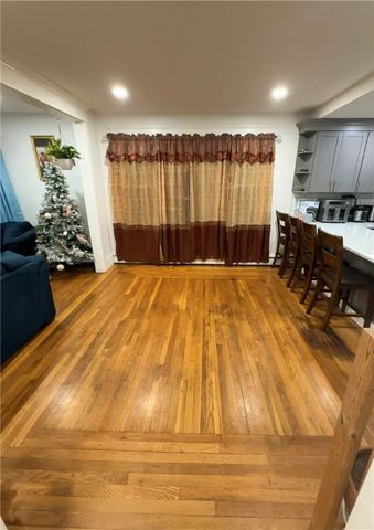 28 cambridg Street, Providence, RI 02809