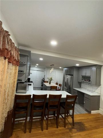 28 cambridg Street, Providence, RI 02809