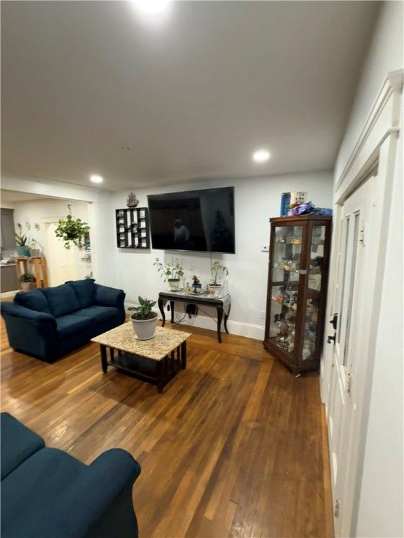 28 cambridg Street, Providence, RI 02809