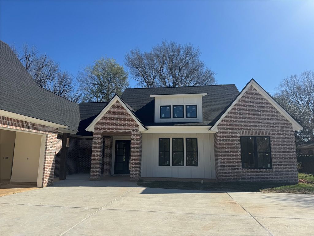 329 Autumn Ridge Drive, Bossier City, LA 71111