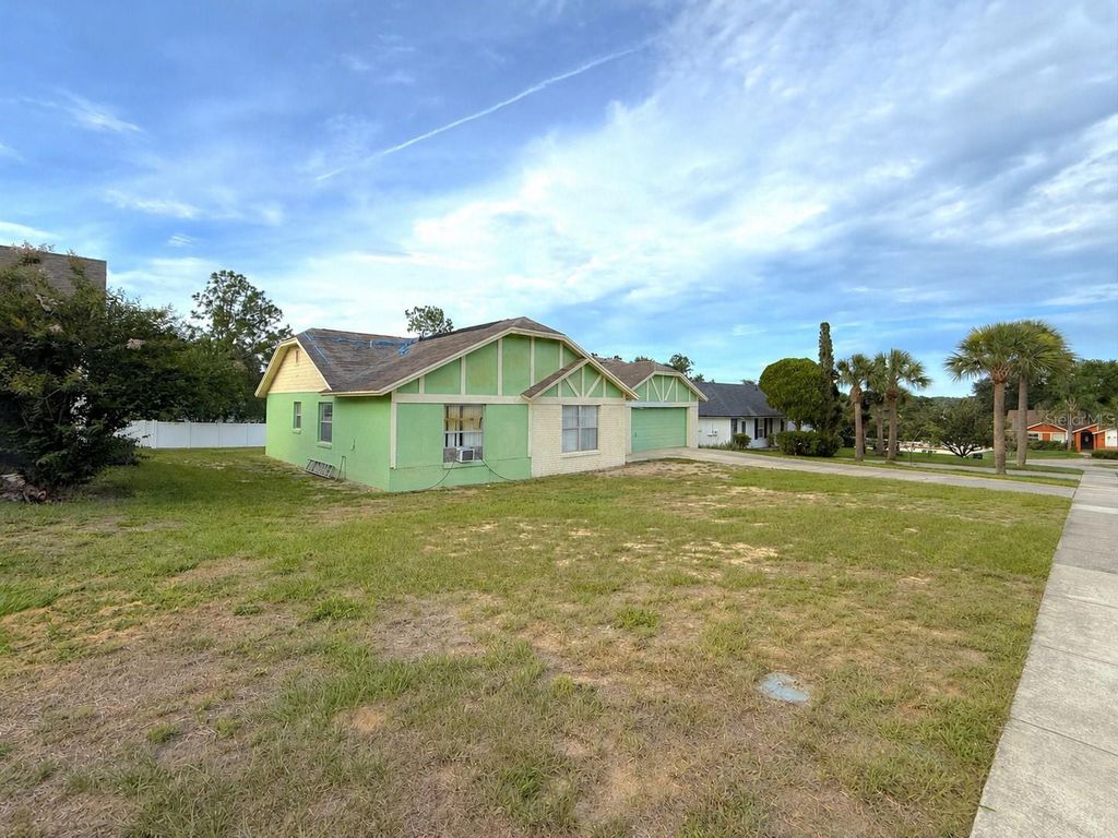 Image 2 of property listing at 7755 BAY CEDAR DRIVE, Orlando, FL 32835