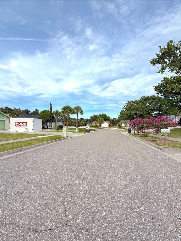Image 5 of property listing at 7755 BAY CEDAR DRIVE, Orlando, FL 32835