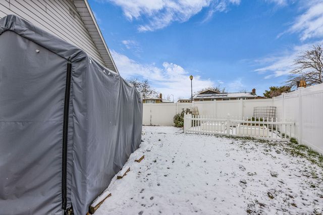 7885 S MANZANO DR, Sandy, UT 84093