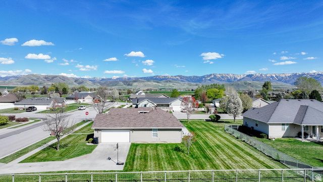 590 E 1ST S, Preston, ID 83263