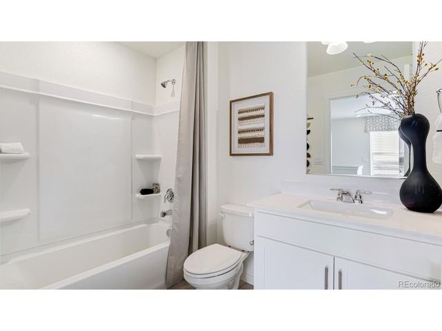 949 Red Star Ln, Johnstown, CO 80534