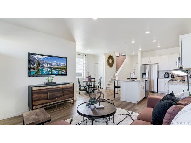 949 Red Star Ln, Johnstown, CO 80534