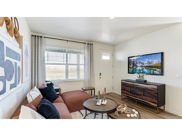 949 Red Star Ln, Johnstown, CO 80534