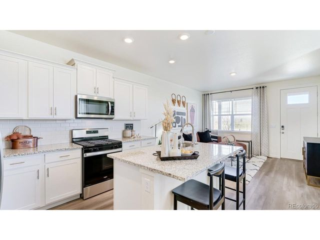 949 Red Star Ln, Johnstown, CO 80534