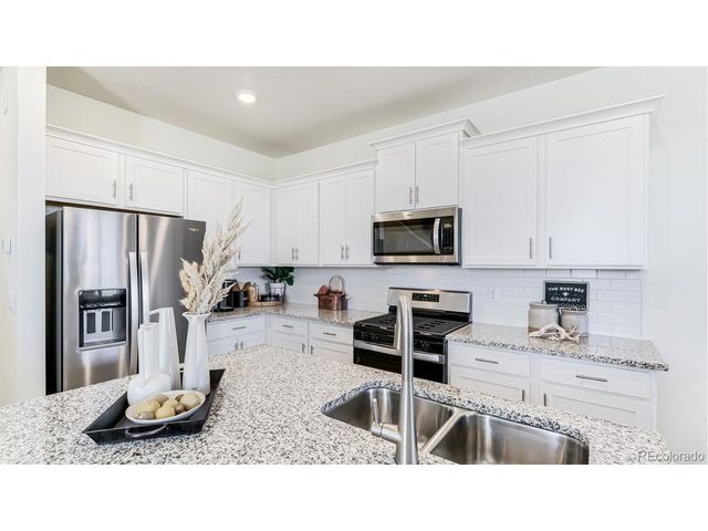 949 Red Star Ln, Johnstown, CO 80534