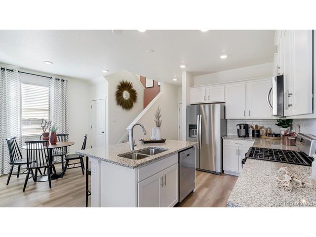 949 Red Star Ln, Johnstown, CO 80534