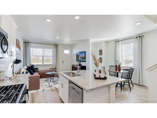 949 Red Star Ln, Johnstown, CO 80534